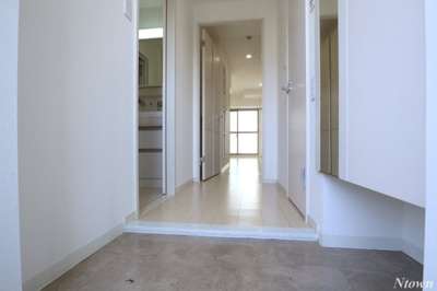 【玄関】 | プレミアムコート新栄 | 落ち着いた玄関です