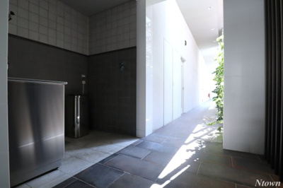 【ロビー】 | プレミアムコート新栄 | 清潔なロビーです