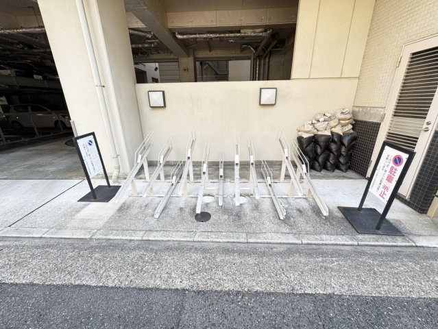 ロイヤル神戸三宮の駐車場