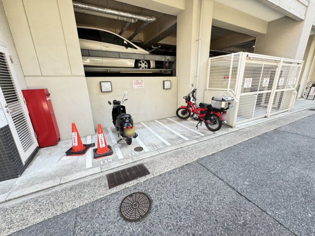 ロイヤル神戸三宮の駐車場