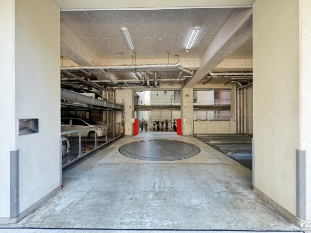 ロイヤル神戸三宮の駐車場