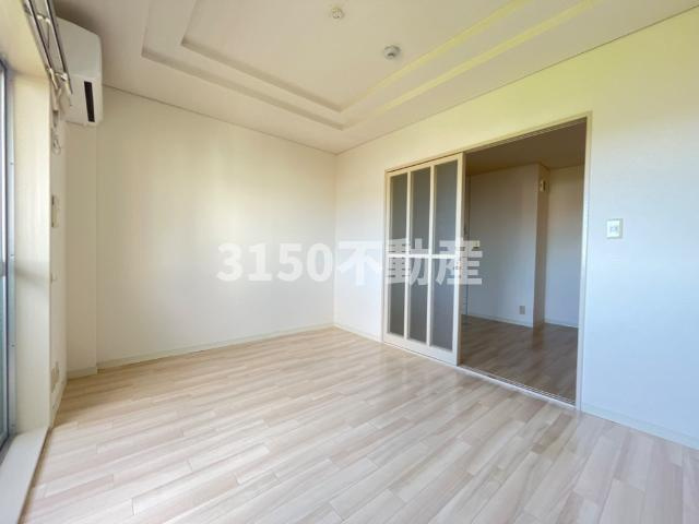 ハイツ園城のキッチン|ダイニングから南洋室