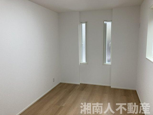 藤沢・石川5丁目　全３棟　A号棟の洋室|明るい洋室です