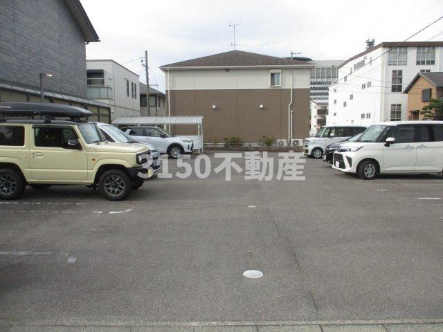 ランドスケープANDOⅡの駐車場