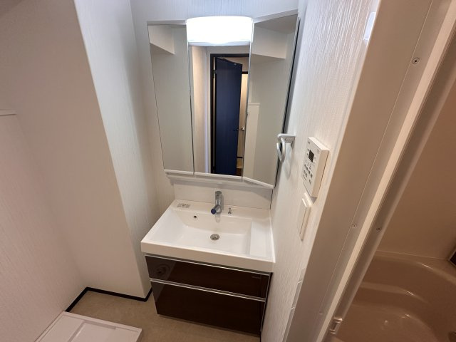 プレジオ永和EUROの洗面所|明るい洗面所です