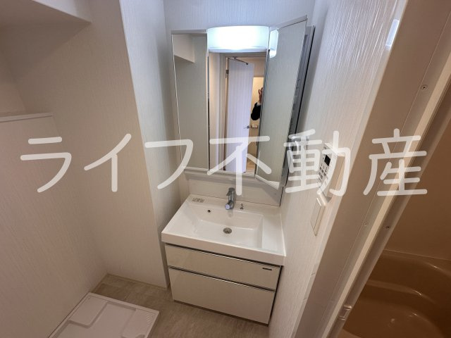 プレジオ永和EUROの洗面所|明るい洗面所です