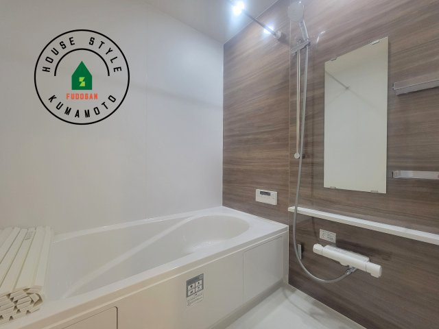 熊本市北区麻生田5丁目第1-2棟（2号棟）の浴室|1日の疲れを癒してくれる広々バスルーム。雨の日のお洗濯にも大活躍な浴室乾燥機付です！