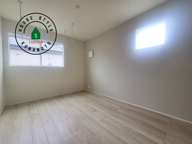 熊本市北区麻生田5丁目第1-2棟（2号棟）の寝室|主寝室には収納力に優れたクローゼットがありますので、お部屋もすっきり片付きます。