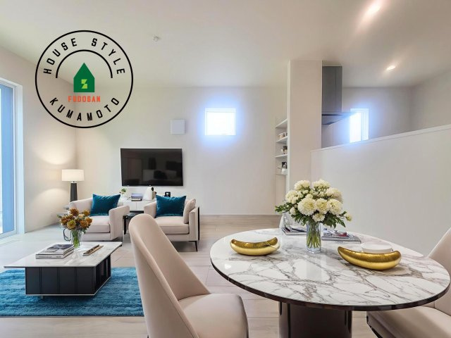 熊本市北区麻生田5丁目第1-2棟（2号棟）の居間・リビング|明るく開放的なリビングダイニングは豊かな陽光が注ぎ込み、やすらぎの空間を演出してくれます。ご家族で楽しいひとときをお過ごし下さい。※家具はCGを合成したものです。