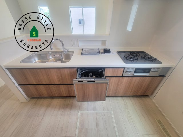 熊本市北区麻生田5丁目第1-2棟（2号棟）のキッチン|ご家族を近くに感じられる対面キッチンのLDK。会話もはずみそうですね。