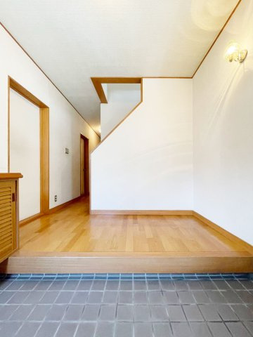 住吉山手9丁目　中古戸建の玄関