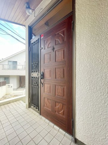住吉山手9丁目　中古戸建の玄関