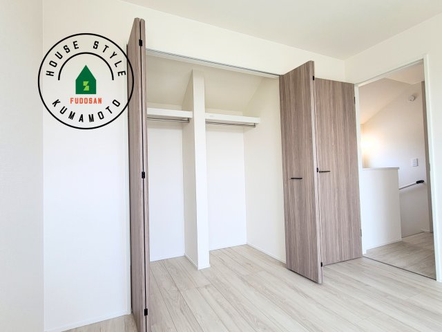 熊本市東区秋津1丁目第1-3棟（1号棟）の収納|洋服や大きな荷物が多い方や人数の多いご家族などは、一般的なクローゼットよりもウォークインクローゼットのほうが使い勝手が良いです。
