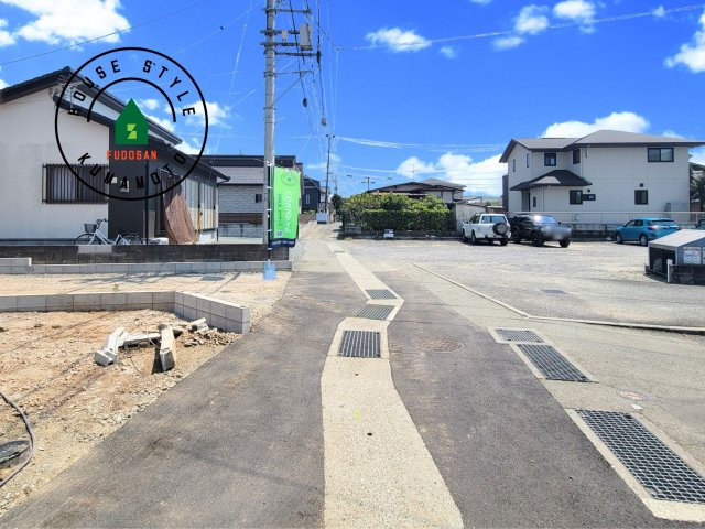 熊本市東区秋津1丁目第1-3棟（1号棟）の前面道路含む現地写真|前面道路です。