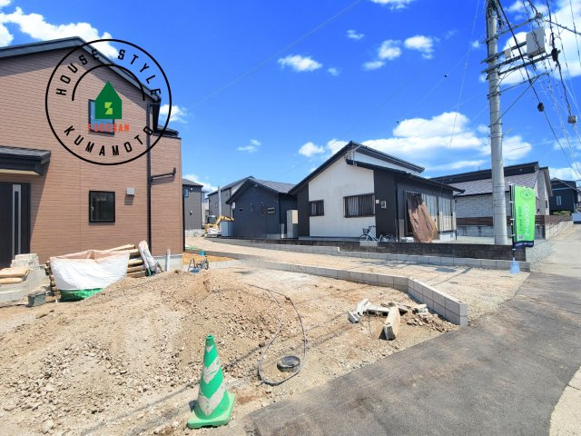 熊本市東区秋津1丁目第1-3棟（1号棟）の前面道路含む現地写真|見学の時間などお気軽にお問い合わせ下さい。