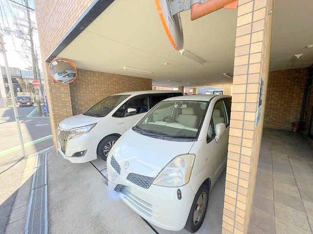 メゾンリュート2番館の駐車場