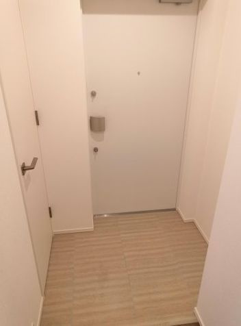別号室参考写真
（フローリング　偶数階：ブラウン　奇数階：ホワイト）