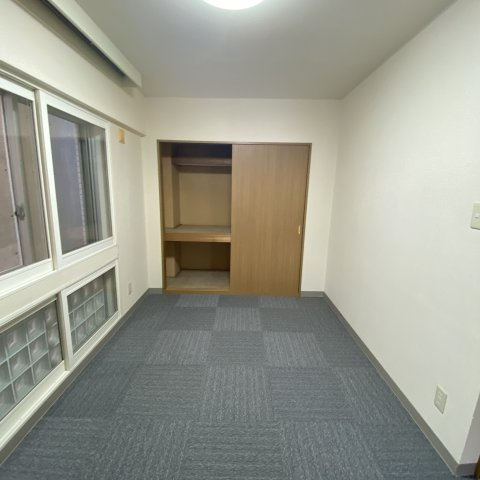 ベイシティの洋室