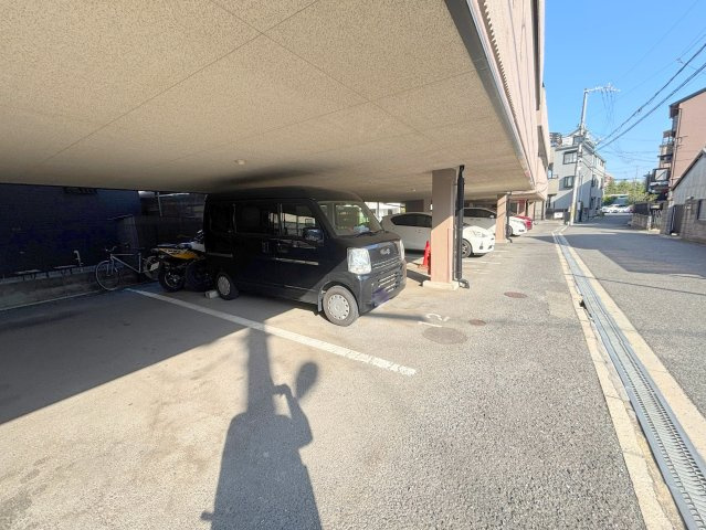 ハイツクレールの駐車場