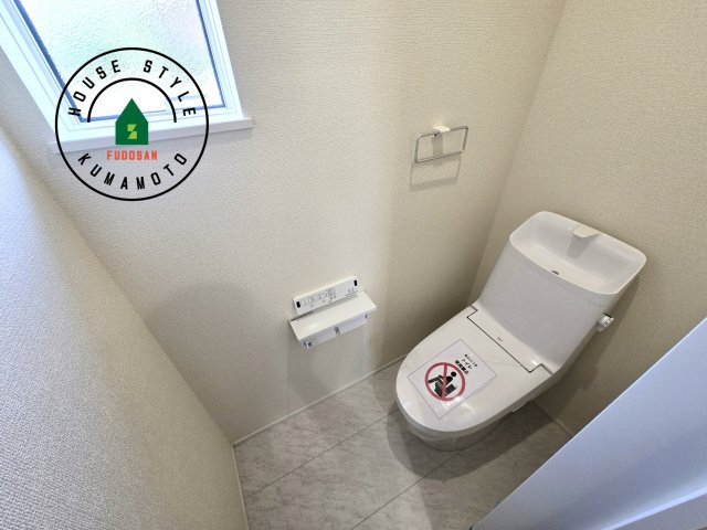 熊本市南区御幸笛田1丁目第2-3棟（1号棟）のトイレ|温水洗浄便座を完備しております。2ヶ所にトイレがあるのは朝の慌ただしい時間も安心です。