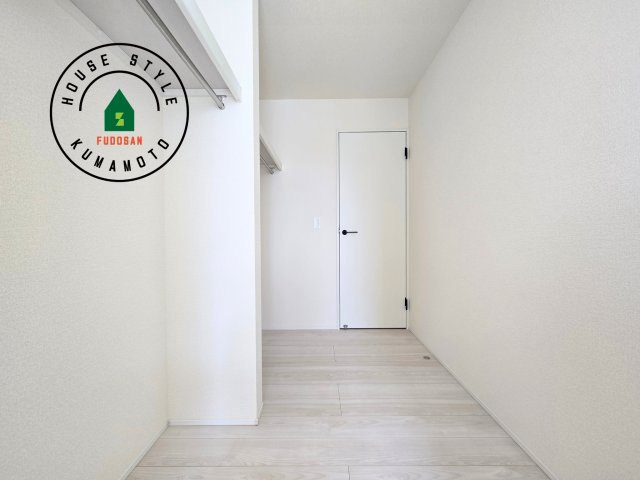 熊本市南区御幸笛田1丁目第2-3棟（1号棟）の収納|洋服や大きな荷物が多い方や人数の多いご家族などは、一般的なクローゼットよりもウォークインクローゼットのほうが使い勝手が良いです。