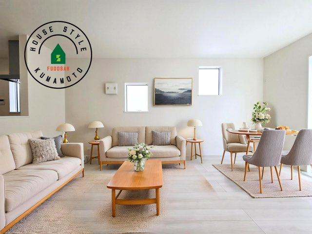 熊本市南区御幸笛田1丁目第2-3棟（1号棟）の居間・リビング|明るく開放的なリビングダイニングは豊かな陽光が注ぎ込み、やすらぎの空間を演出してくれます。ご家族で楽しいひとときをお過ごし下さい。※家具はCGを合成したものです。