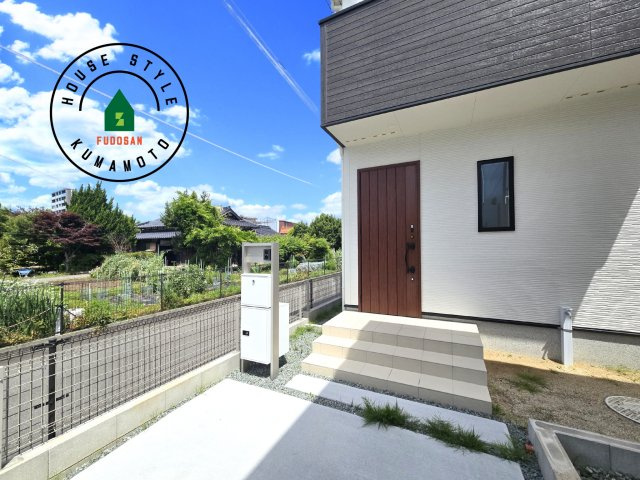 熊本市南区御幸笛田1丁目第2-3棟（1号棟）の玄関|おでかけの時も帰った時も、「我が家」を最初に感じでもらえる素敵な空間に。