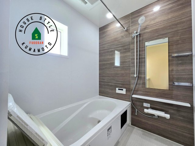 熊本市南区御幸笛田1丁目第2-3棟（2号棟）の浴室|1日の疲れを癒してくれる広々バスルーム。雨の日のお洗濯にも大活躍な浴室乾燥機付です！