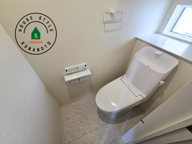 熊本市南区御幸笛田1丁目第2-3棟（2号棟）のトイレ|温水洗浄便座を完備しております。2ヶ所にトイレがあるのは朝の慌ただしい時間も安心です。