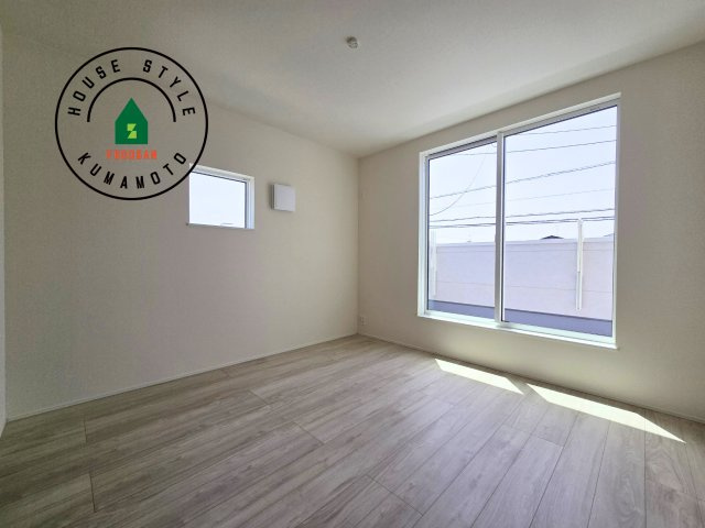 熊本市南区御幸笛田1丁目第2-3棟（2号棟）の寝室|主寝室には収納力に優れたクローゼットがありますので、お部屋もすっきり片付きます。