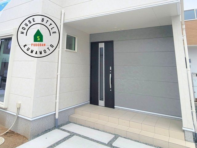 熊本市南区御幸笛田1丁目第2-3棟（2号棟）の玄関|おでかけの時も帰った時も、「我が家」を最初に感じでもらえる素敵な空間に。