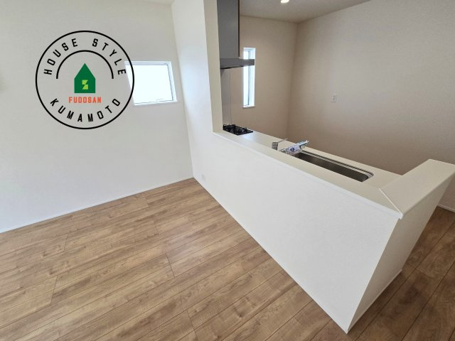 熊本市南区御幸笛田1丁目第2-3棟（3号棟）のダイニング|キッチンから立ち込める香りが今日の料理を期待させます。