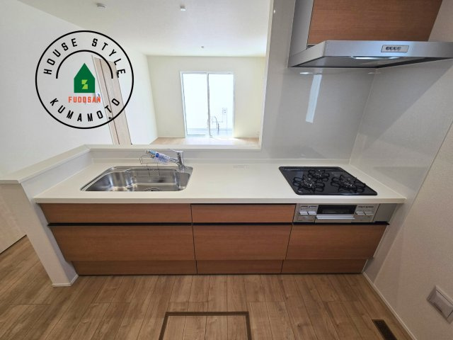 熊本市南区御幸笛田1丁目第2-3棟（3号棟）のキッチン|ご家族を近くに感じられる対面キッチンのLDK。会話もはずみそうですね。