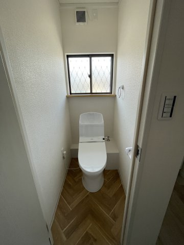 【中古戸建】向日市森本町石田「向日町駅」4LDKのトイレ|1階　トイレ