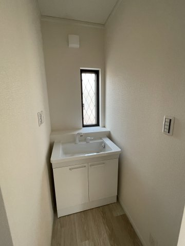 【中古戸建】向日市森本町石田「向日町駅」4LDKの独立洗面台|2階　洗面台