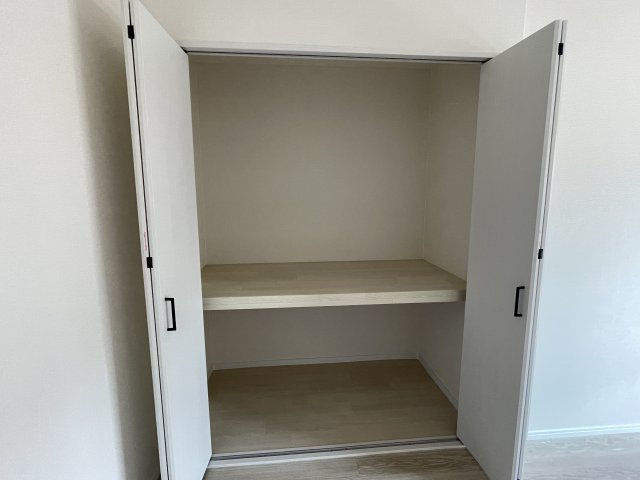 【中古戸建】向日市森本町石田「向日町駅」4LDKの収納|2階　洋室6帖　収納