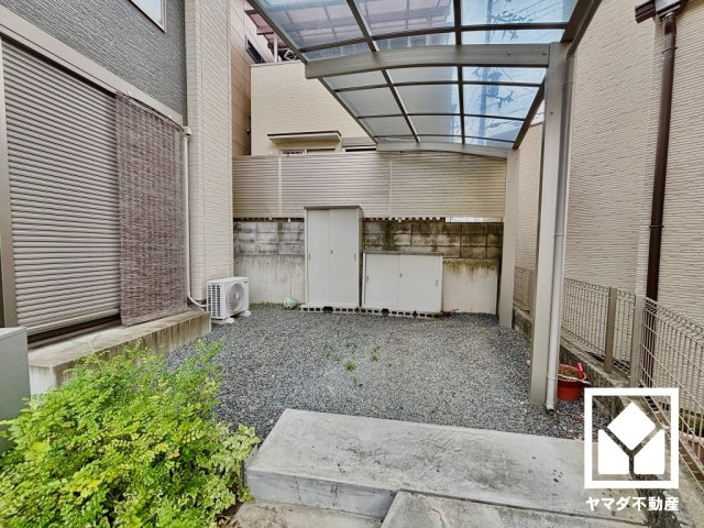 伏見区日野野色町の庭