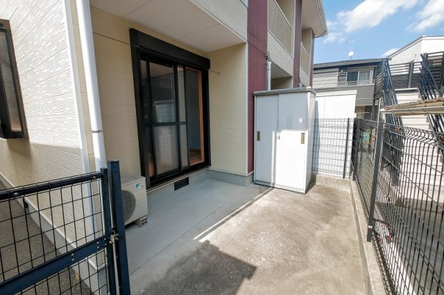 ビビエンタカワハラのバルコニー|ビビエンタカワハラ103号室　雨戸シャッター
