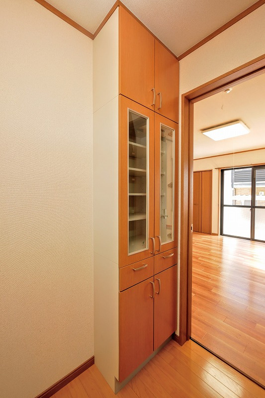 ビビエンタカワハラのキッチン|ビビエンタカワハラ103号室　食器棚