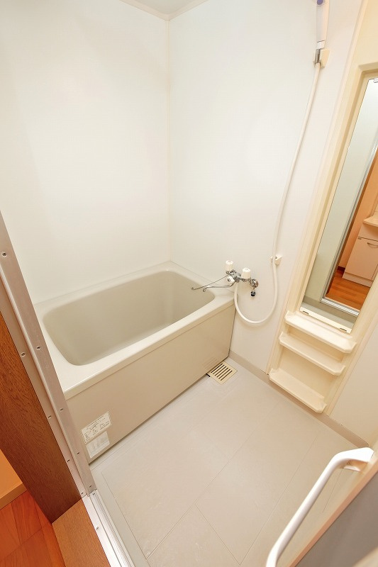 ビビエンタカワハラの浴室|ビビエンタカワハラ103号室