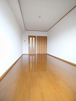 BOND　BLD.の内装|明るい室内です