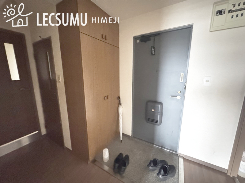 ネオハイツ今宿Ｂ棟の玄関