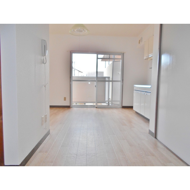 メゾン岩倉の居間・リビング