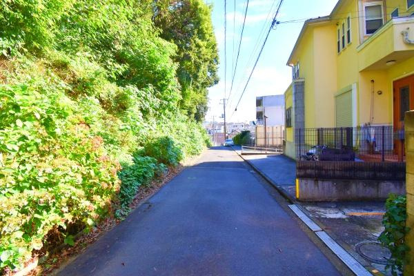 横浜市鶴見区馬場４丁目の売地の前面道路含む現地写真|車通りが少ない為、小さなお子様にも安心です。
是非一度、現地へ起こしください。

