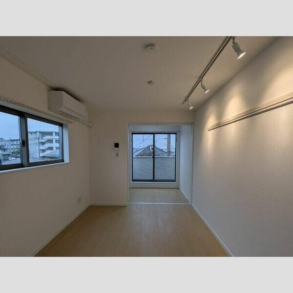 ストーンズ久米川の洋室