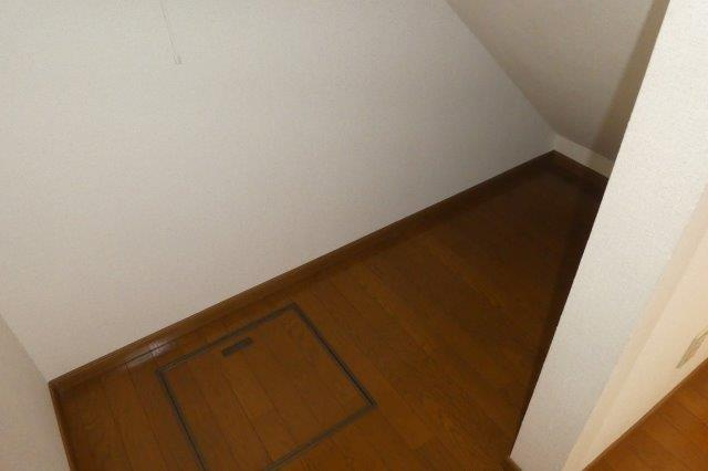 ファミールＦＵＪＩ　Ａの収納|階段下収納