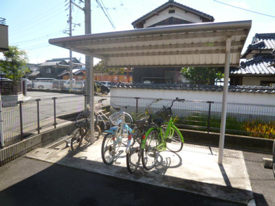 【その他共用部分】 | ファミールＦＵＪＩ　Ａ | 自転車置き場