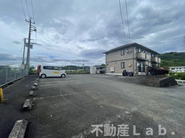 エーデルハイムの駐車場