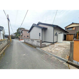 【外観】 | 外観別角度です。
駐車は2か所可能です