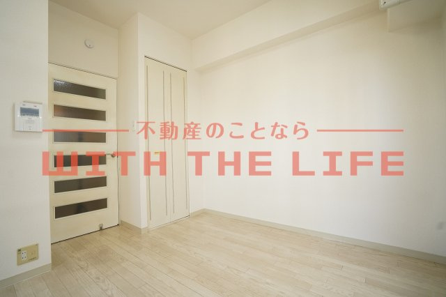 メゾンド・プレザージュ【キャッシュバック対象物件】の居間・リビング|キッチンでお料理をお楽しみください